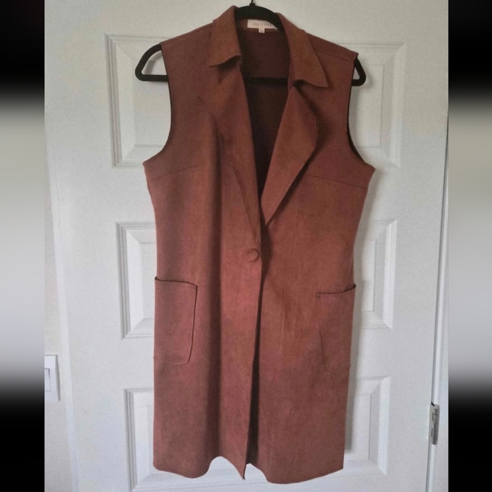 Solitaire Sleeveless Long Vest in Rust